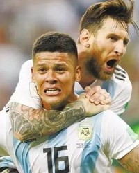  曼联轮换阵容爆冷输球，青木球王低迷遭批评  