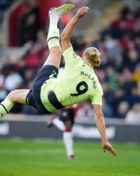  曼城旧将反戈一击，助弱旅终结蓝月不败  