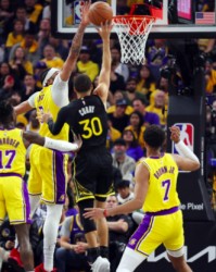  萨博尼斯全能数据助国王，客场力克勇士冲击附加赛  