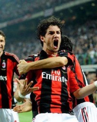  AC米兰德比战绝杀同城死敌取关键三分  