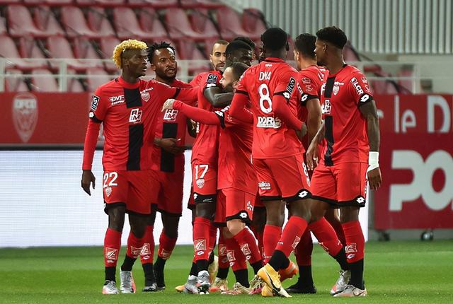  图卢兹主场十人应战，顽强逼平领头羊巴黎  