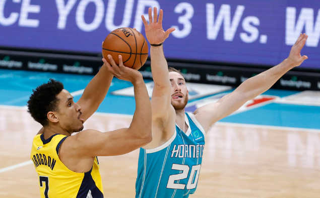  黄蜂裁掉罗齐尔引发球迷抗议  