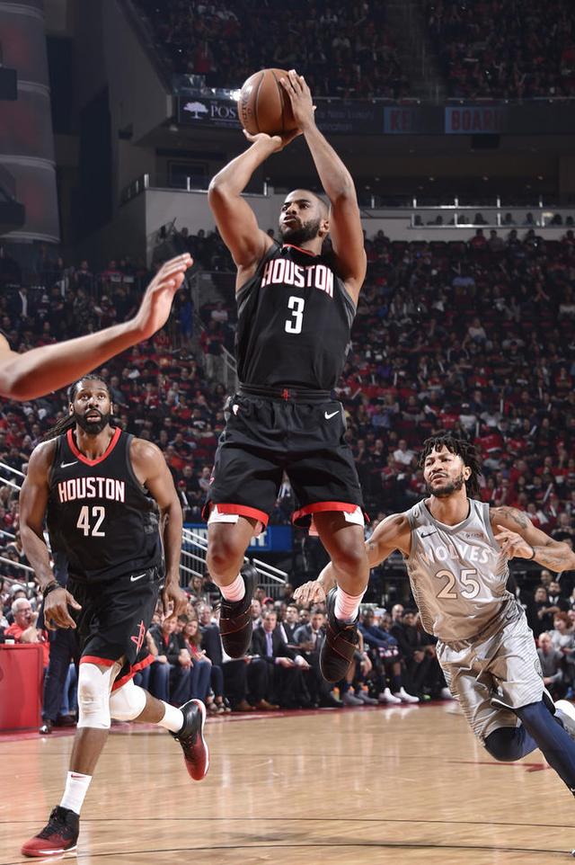  保罗14助攻0失误主导关键战役  